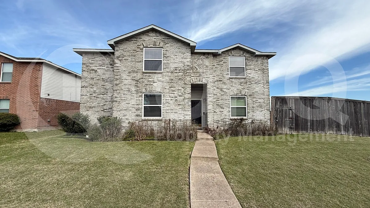 Building Photo - 1801 Wildrose Dr
