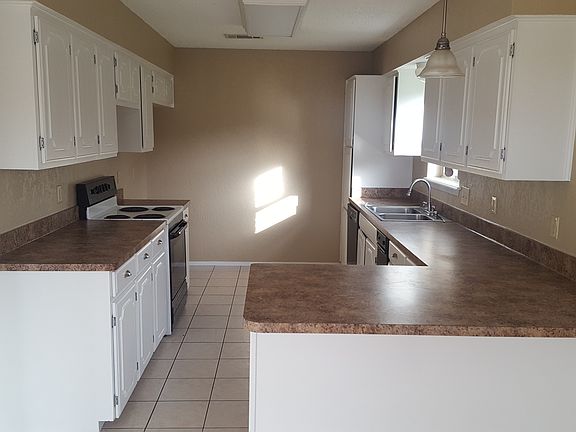 4th image of 2212 Lakewood Trl