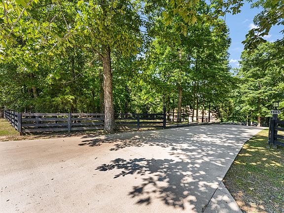 4th image of 7865 Barnhill Rd