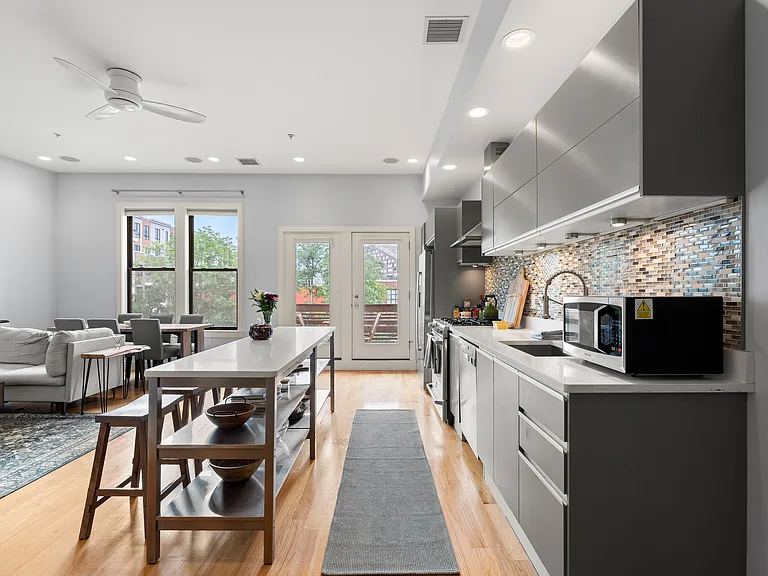 171 W 4th St #4 — Photo 4