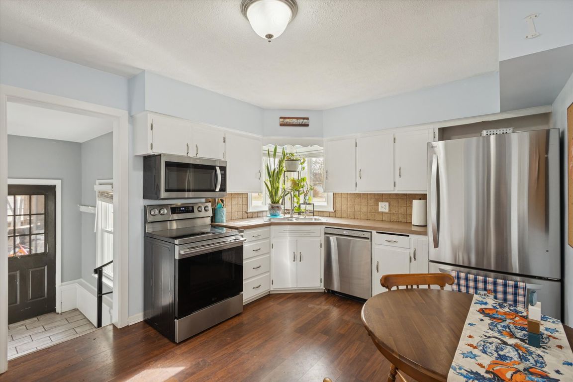 next background image