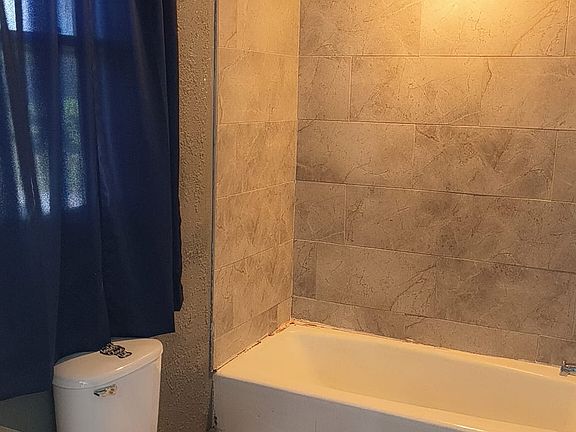 5th image of 345 Kinnaird Ave #1