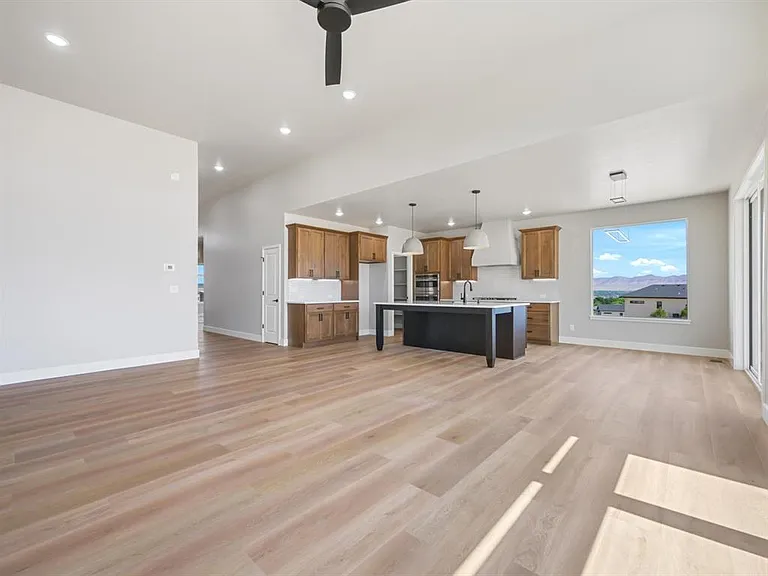 2279 Holy Cross Ct — Photo 4