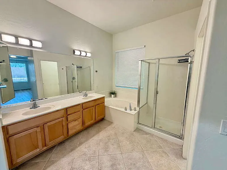 885 W Aloe Pl — Photo 11
