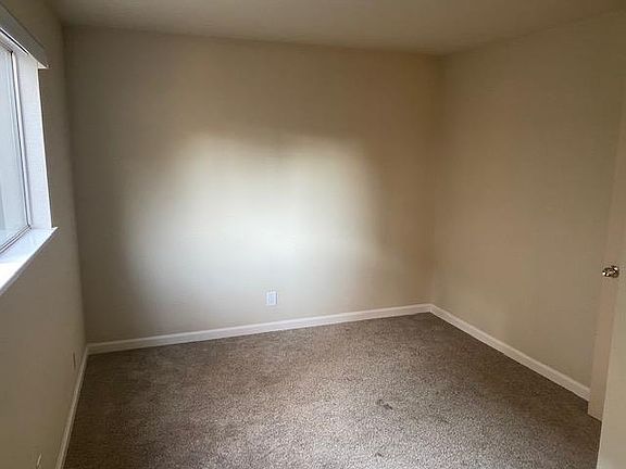 5th image of 1045 Lewis St #1