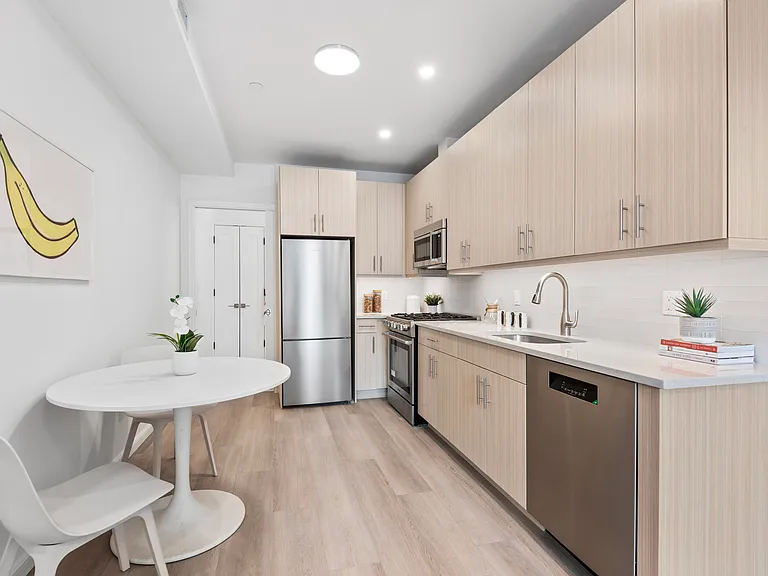 1 Lenox Rd #4B — Photo 4