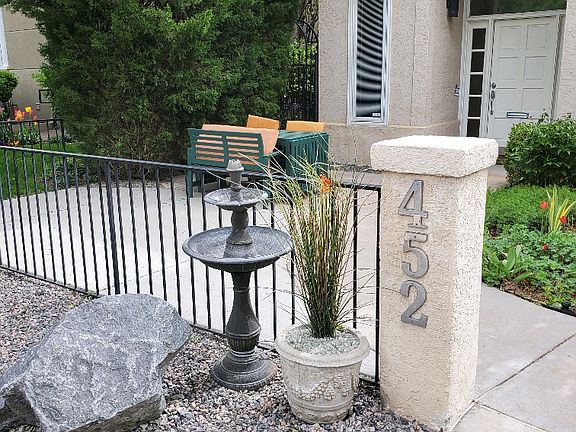 Monroe Front entry & front patio