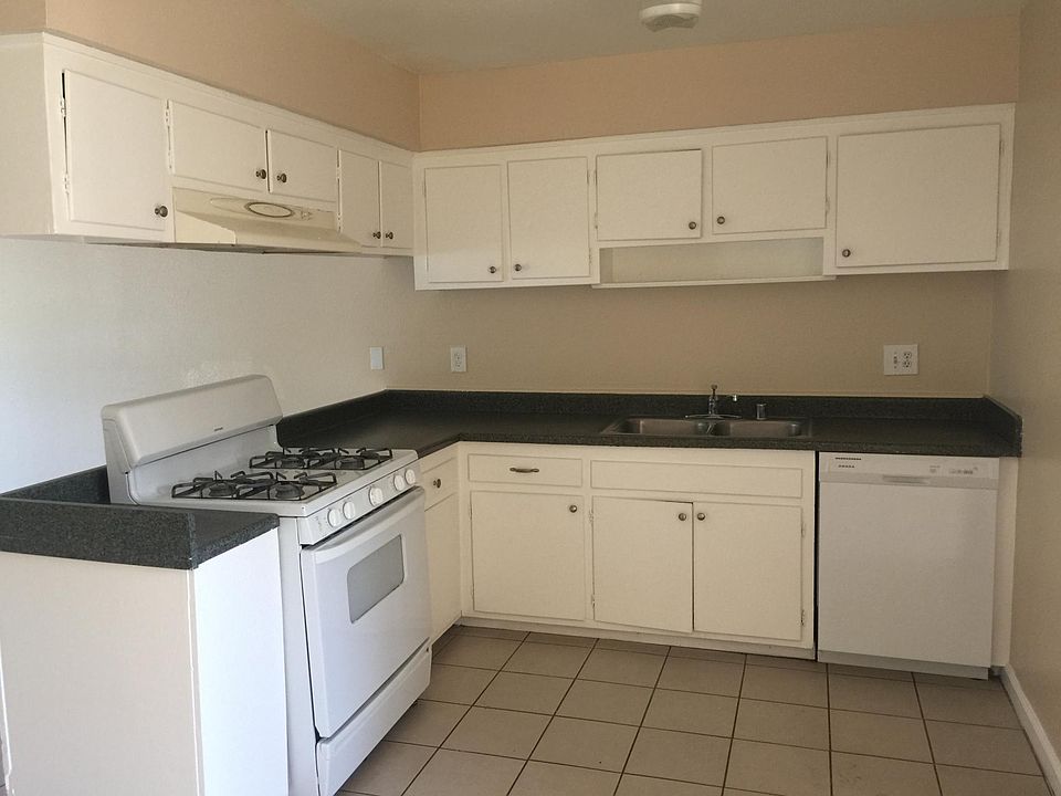 2nd image of 1127 E Citrus Ave APT 1