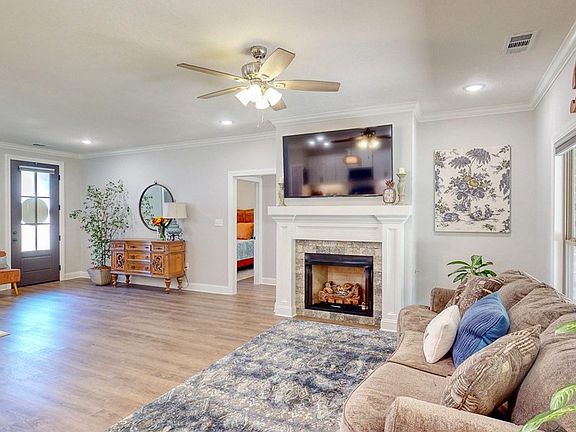 5th image of 38 Emerald Breeze Dr