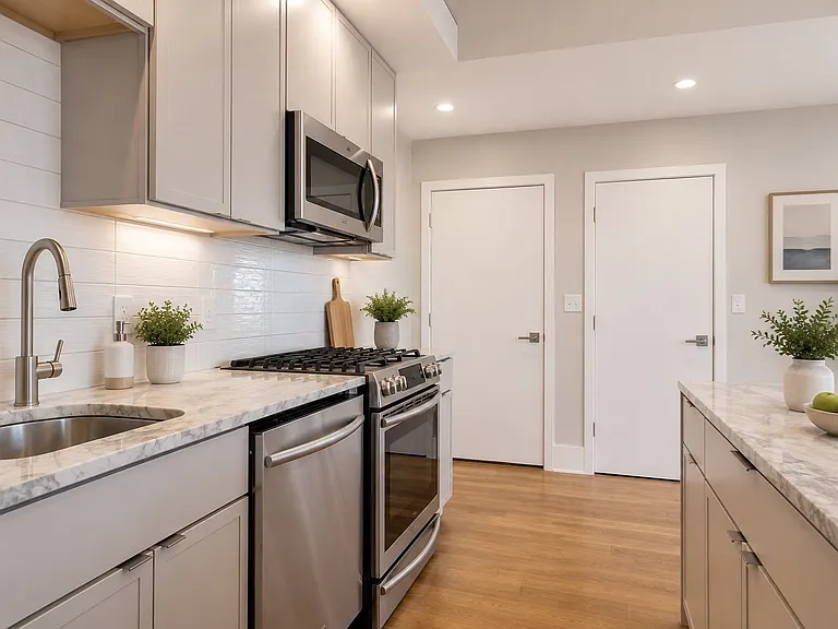 204 Spencer Ave — Photo 2