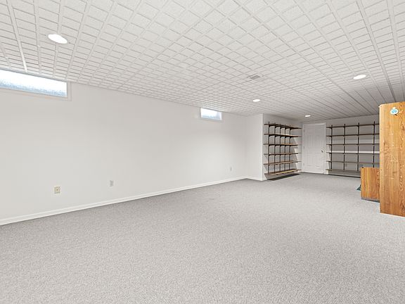 3rd image of 18449 Greenmeadow Dr