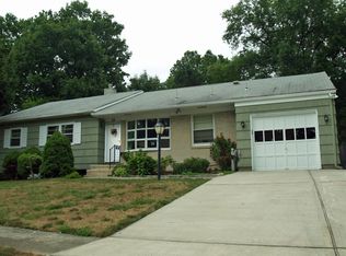 29 Holly Pl, Edison, NJ