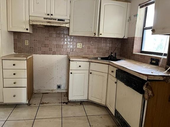 4th image of 2537 Carambola Circle N #1828