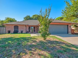 507 Shelmar Dr, Euless, TX 76039
