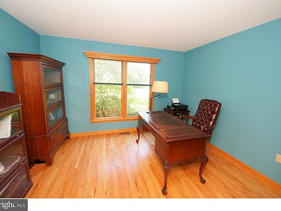 5th image of 1 Buchak Cir