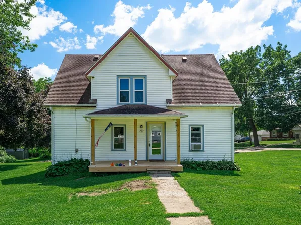 303 E Snyder St, Davis, IL 61019