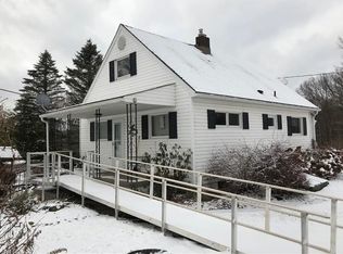 128 Woodbury Dr, Boyers, PA 16020