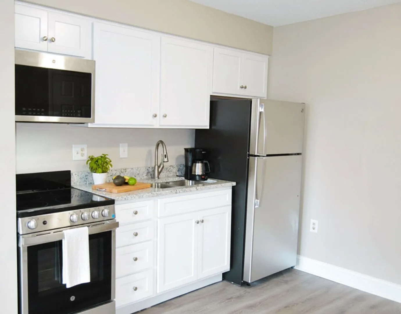 Perfectly sized 1 bedroom 1 bath — Photo 2