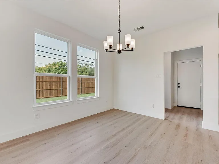 2330 Fairfax Dr — Photo 17