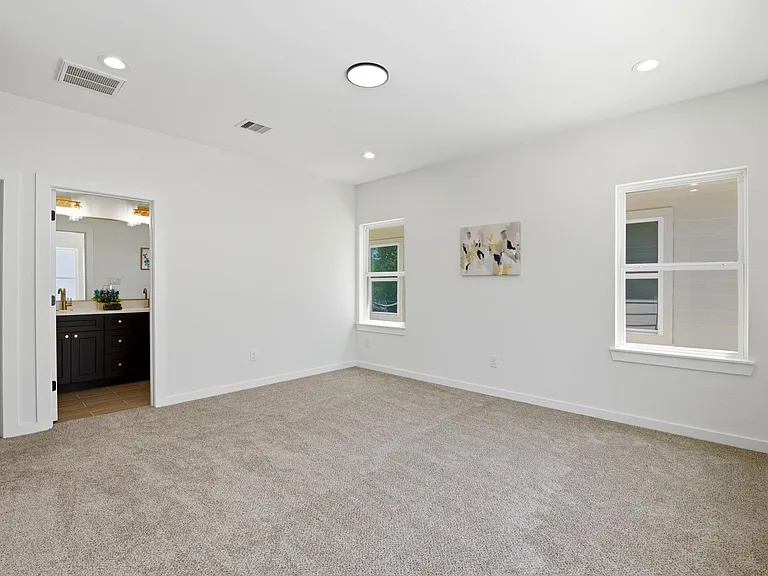 6113 Haight St — Photo 17