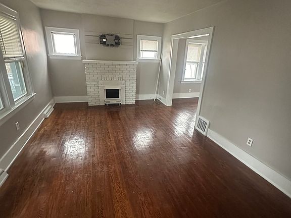 2nd image of 670 Portage Trl