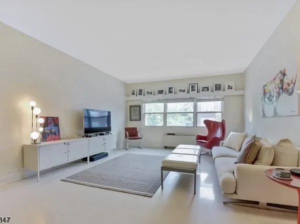 22 Riverside Dr APT D10, Cranford, NJ 07016
