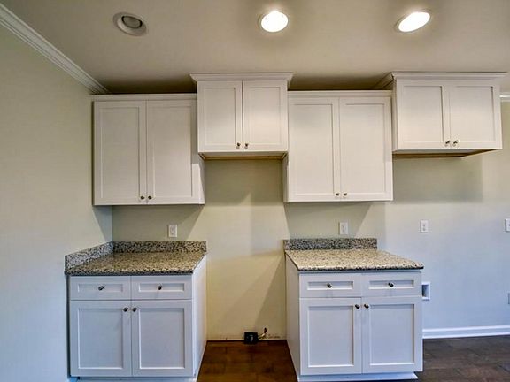 3rd image of 205 Bradford Cir