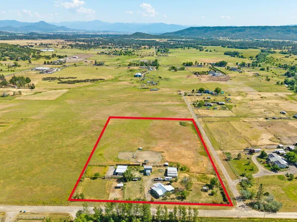 4071 Winnetka Rd, White City, OR 97503