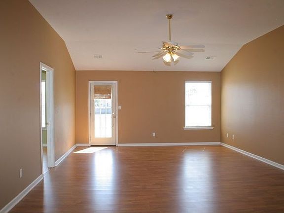 Great Room w/ Vaulted Ceiling