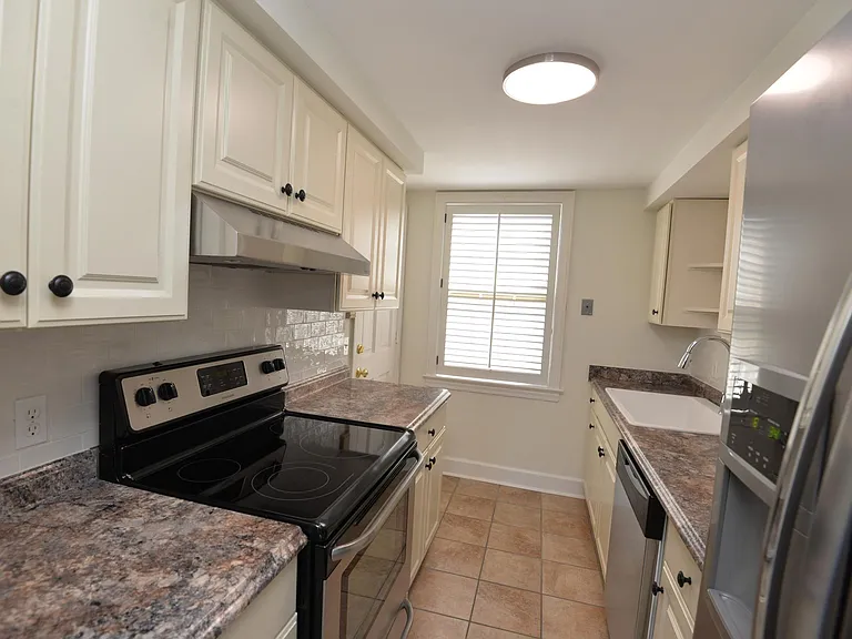 1526 Palm Ave #1526 — Photo 6