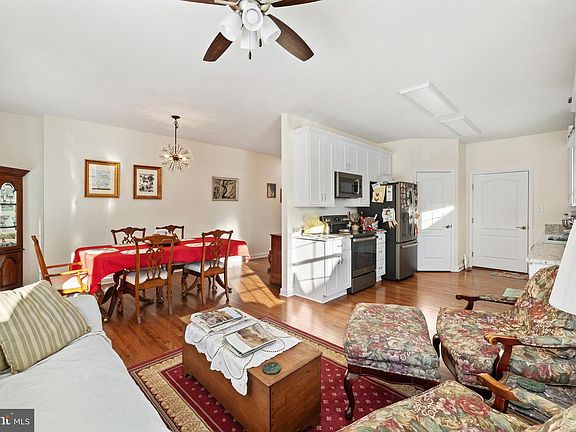 5th image of 205 Grafton Ct