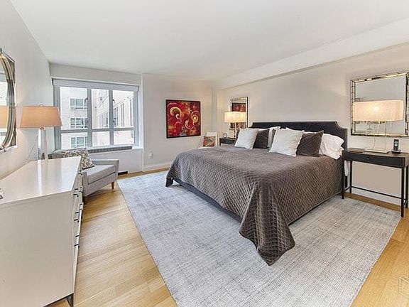 4th image of 200 E 66th St APT E1706
