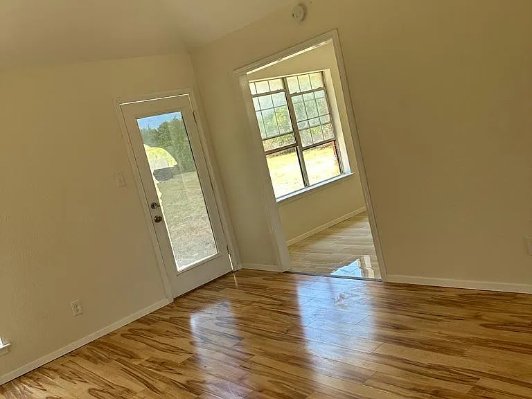225 Brook Cir — Photo 5