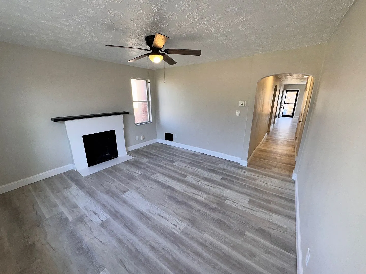 148 S Powell Ave. — Photo 2