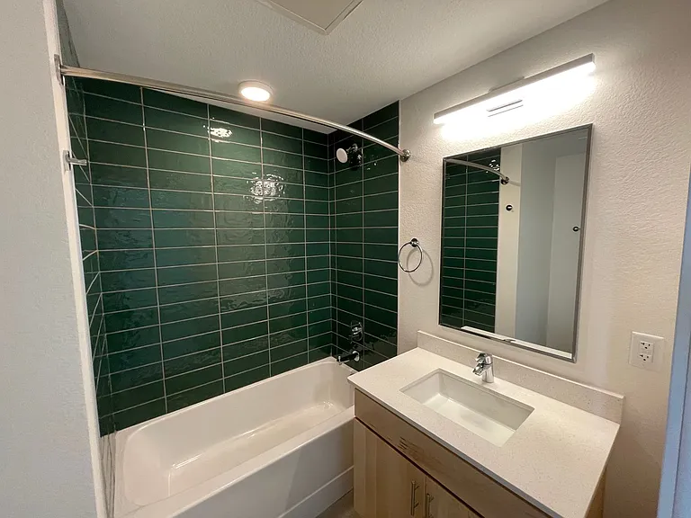 3333 Hennepin Ave — Photo 16