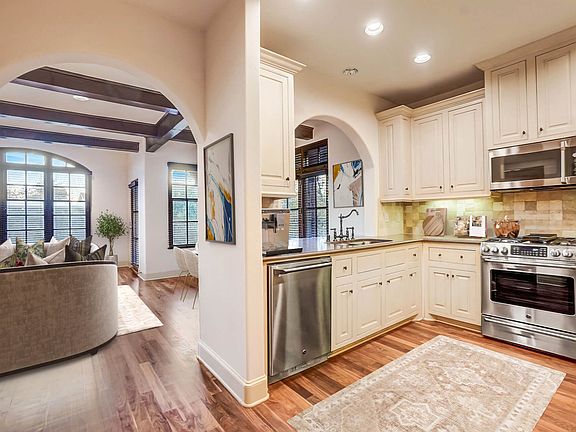 2nd image of 2510 N Henderson Ave #8
