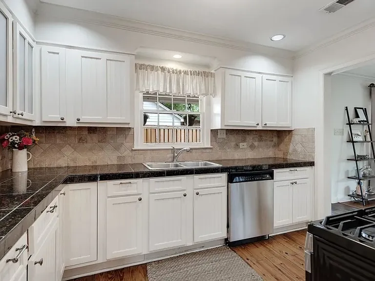 3731 Oakley Ave — Photo 9