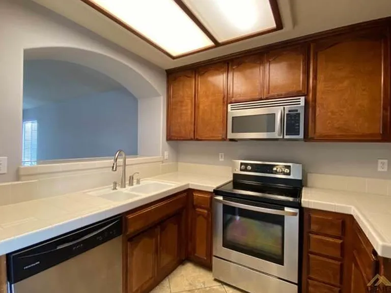 6002 Piacenza Pl — Photo 7