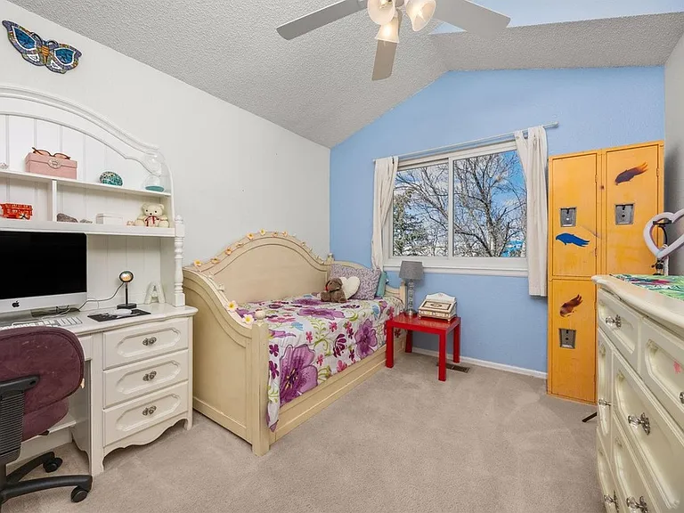 387 Oak Ln — Photo 15