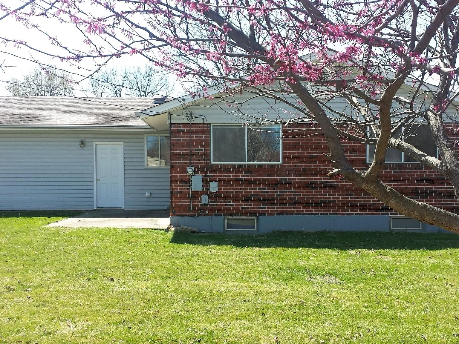 3 bed, 1.5 bath, 1182 sqft, $1,700 — Photo 2