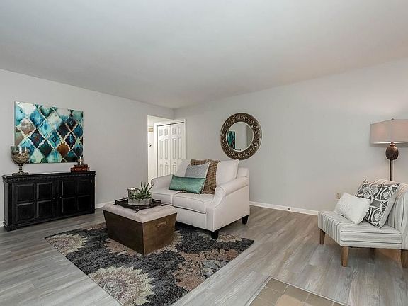 5th image of 411 W 10th St