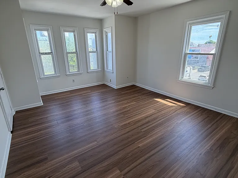 189 Belleville Ave #3 — Photo 1