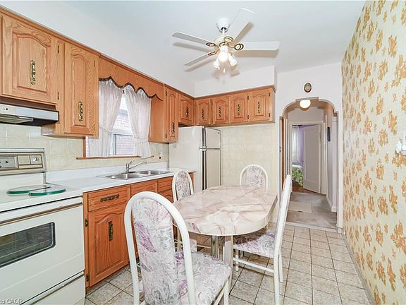 4th image of 617 Caledonia Rd