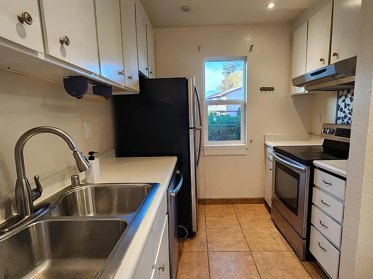 1540 Parkwood Pl — Photo 9