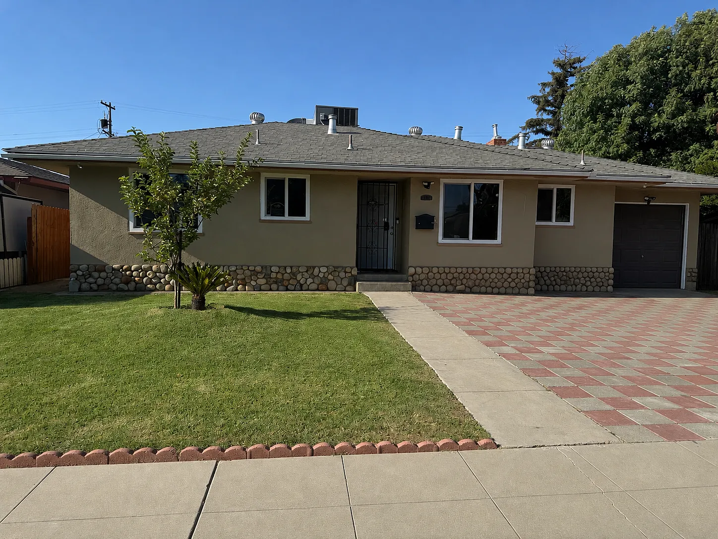 2 bed, 1018 sqft, $2,400 — Photo 2