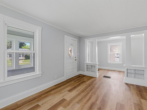 3rd image of 310 W Burnett St