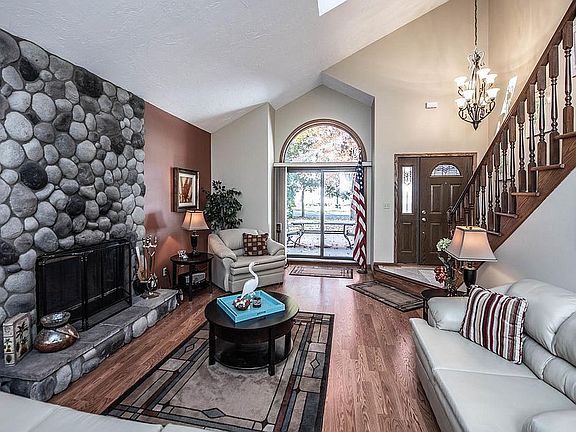 Spacious living room area!