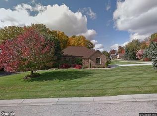 6828 Berry Pointe Dr, Clarkston, MI 48348