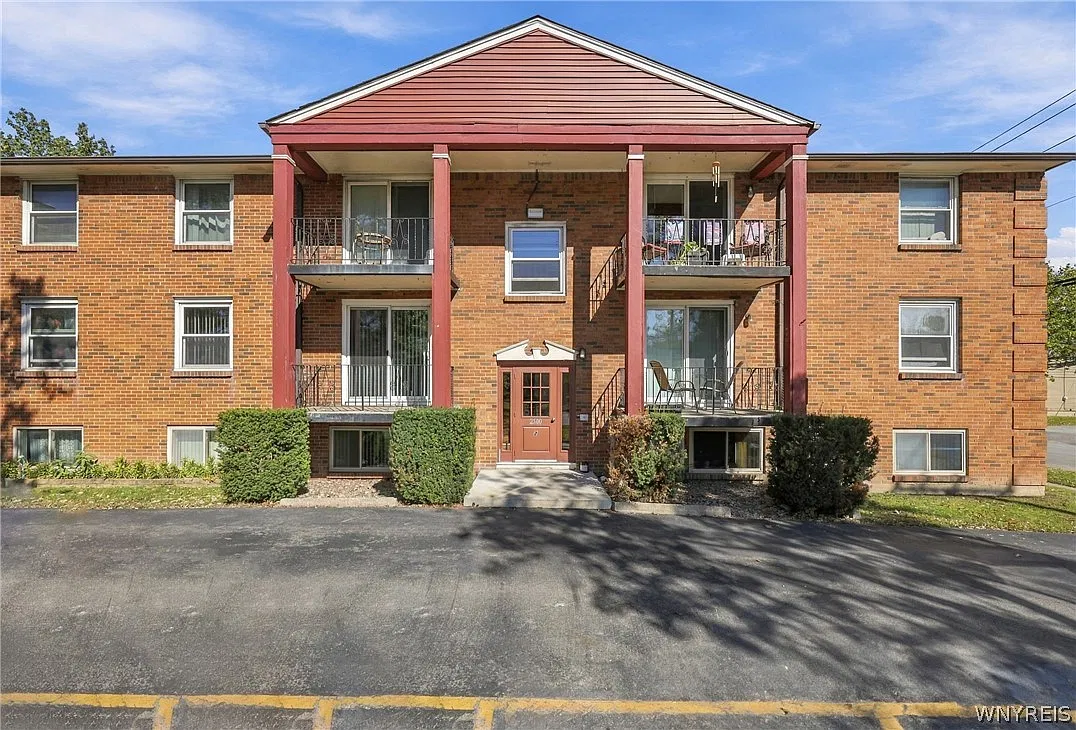 2 bed, 1.0 bath, 980 sqft, $1,450 — Photo 1