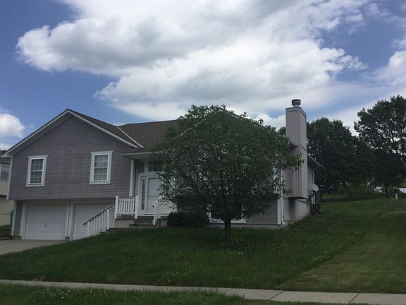 3rd image of 14907 Pine View Dr
